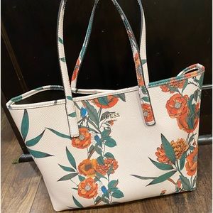 Guess Shoulder Bag with matching hand bag New Condition